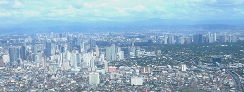 Flugbild Makati mit Fort Bonifacio im Hintergrund