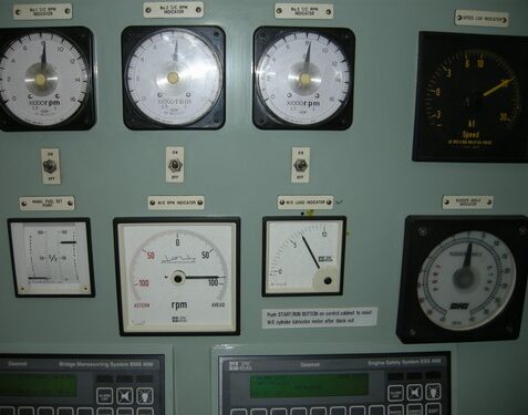 Varius Dials Engine-Room Hanjin-Athens
