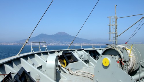 Anfahrt auf Neapel mit dem Vesuv