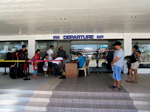 Blick auf die Departure-Zone des Flughafens Kalibo