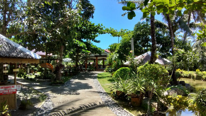 Eingang zum Lo Olas Resort Makato Cajilo