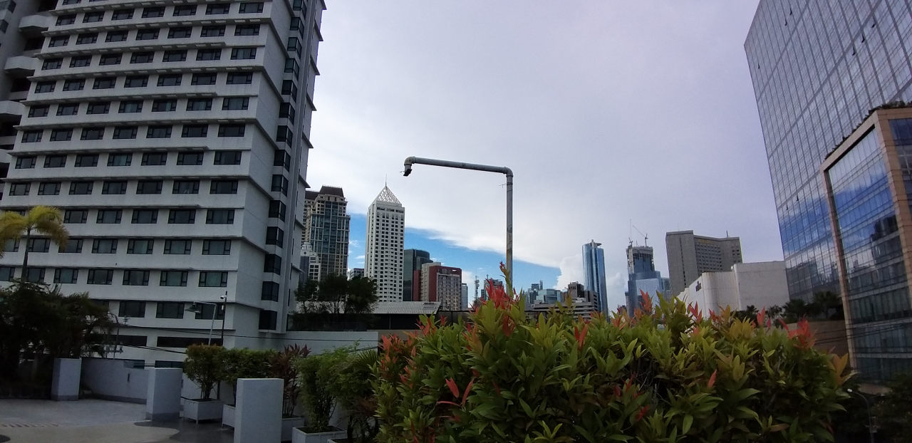 Blick von der Terrasse des Hotels Celeste Richtung Makati A venue