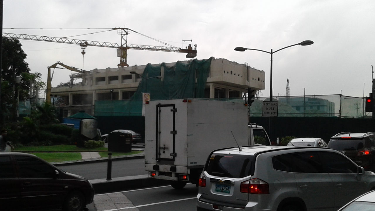 Abbruch-Ruine des Hotels Intercontinental Makati im Dezember 2016