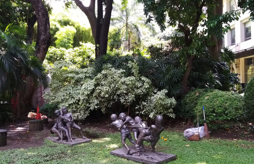 Skulptur Spielende Kinder im Greenbelt Park Makati
