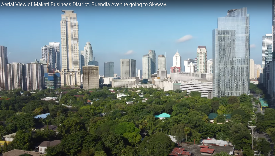Drohnenbild ex Youtube Video von "The View up there" - Makati Skyline mit Zuellig Building