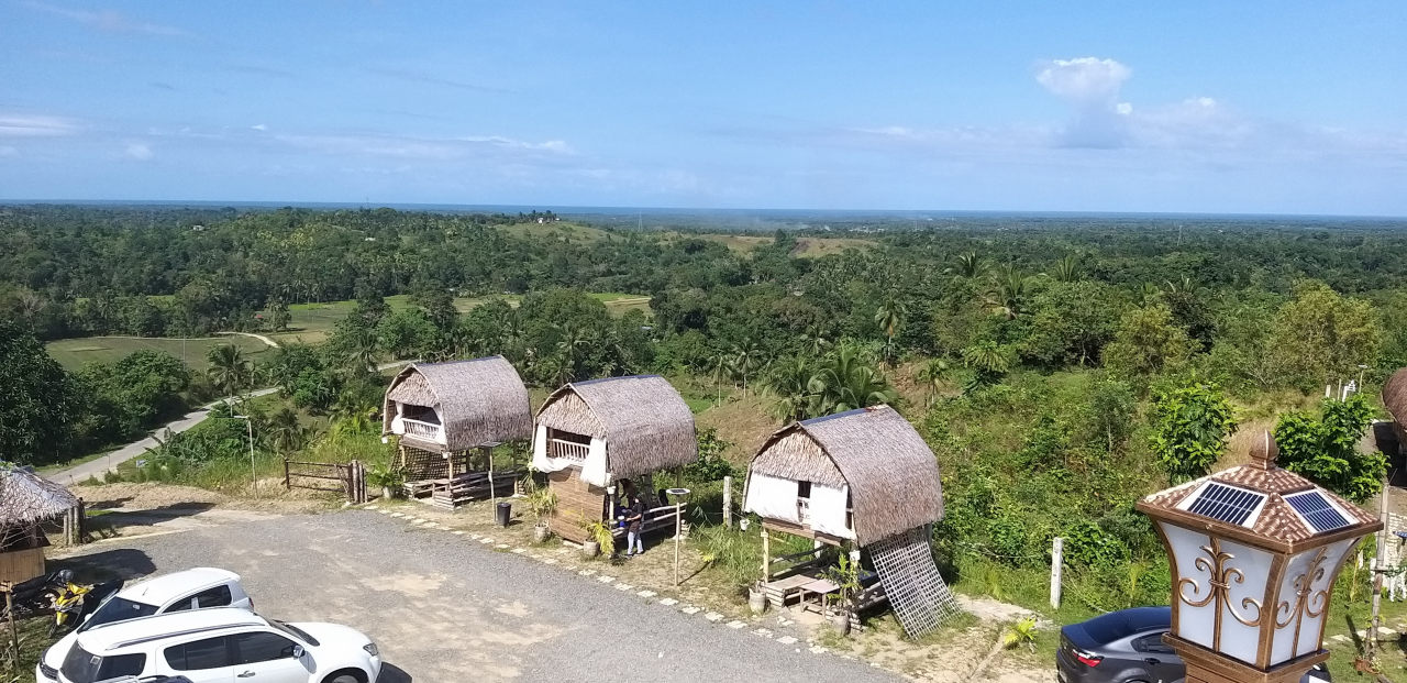 Blick über das Camp Chloé in Richtung Makato & die Sibuyan Sea