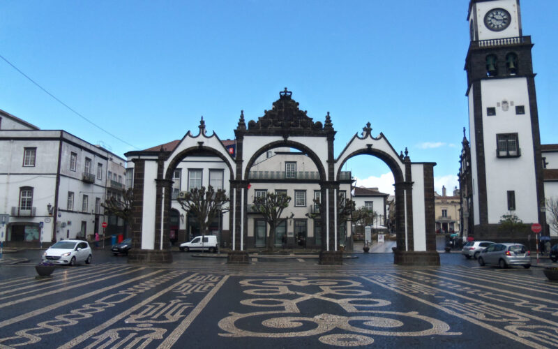 Ponter Delgada Plaza