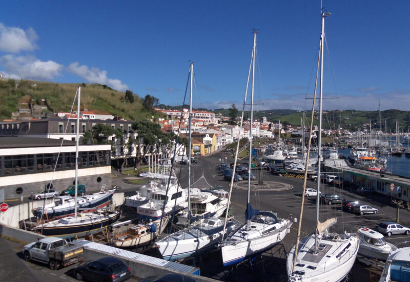 Blick über den Yachthafen - Horta