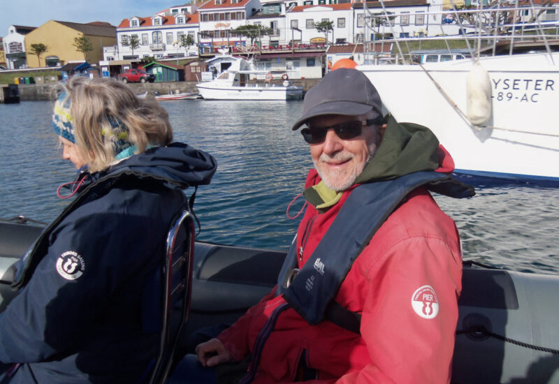 Horta Whale Watching - Teilnehmer im Boot
